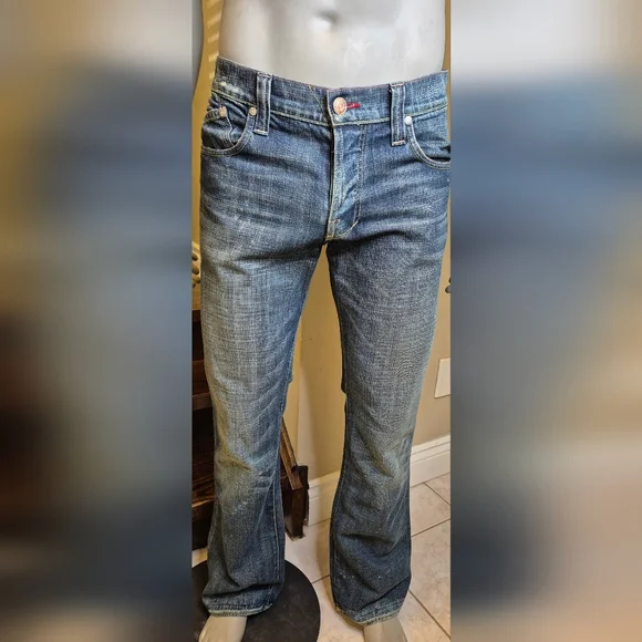 Rock & Republic Faded Blue Denim Jeans - Picture 4 of 15